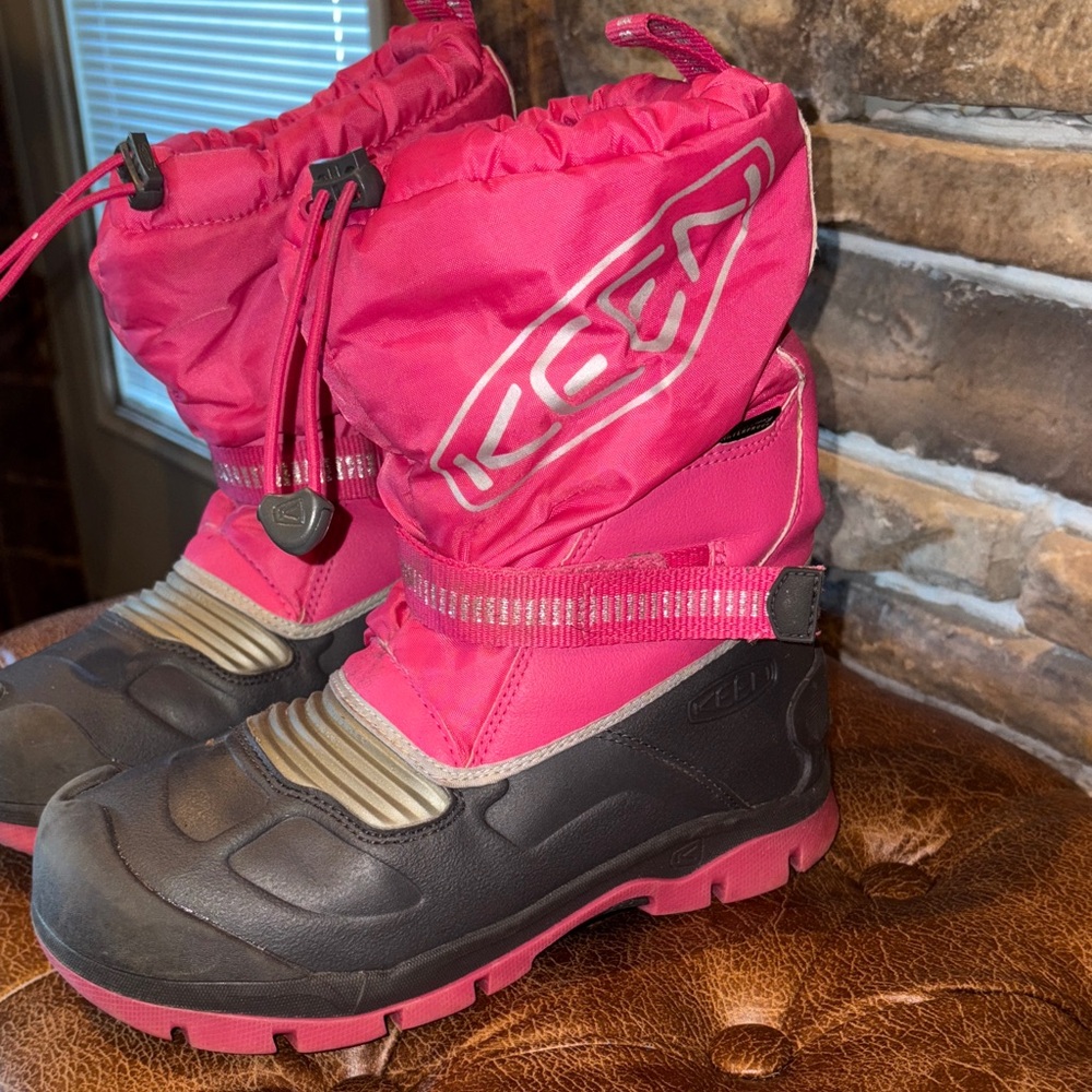 Keen Fuchsia and Charcoal Snow Boots